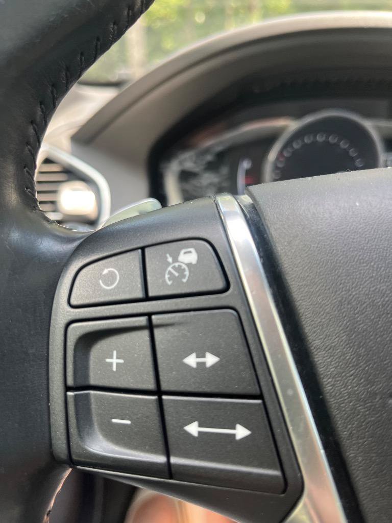 Used 2015 Volvo XC60 T6 Platinum FWD image 48
