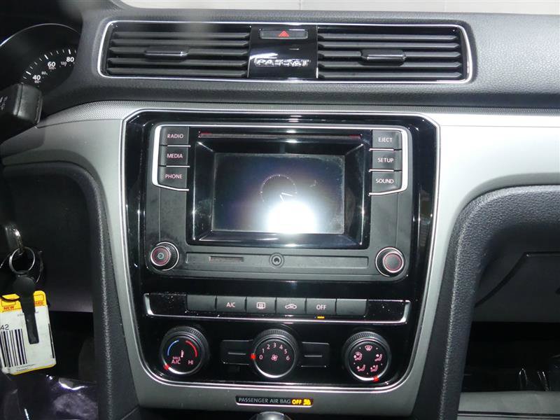 Used 2018 Volkswagen Passat 2.0T S w/ Driver Assistance Package FWD image 35