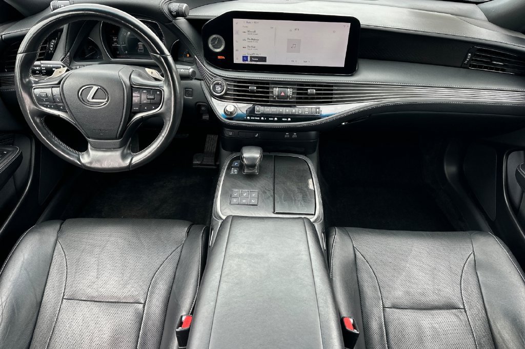 Used 2023 Lexus LS 500 w/ Accessory Package (Z1) RWD image 15
