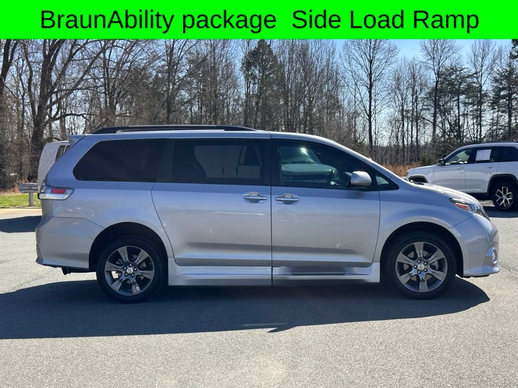 Used 2015 Toyota Sienna SE w/ SE Preferred Package FWD image 13