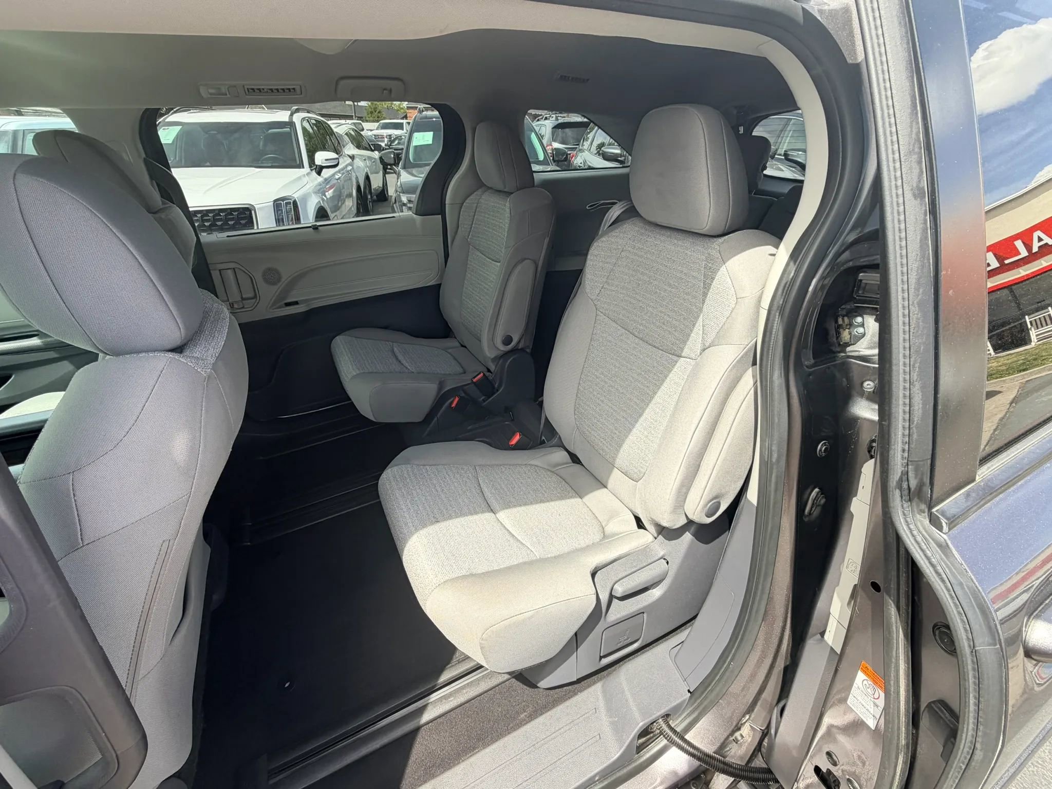 Used 2021 Toyota Sienna LE AWD/4WD image 19