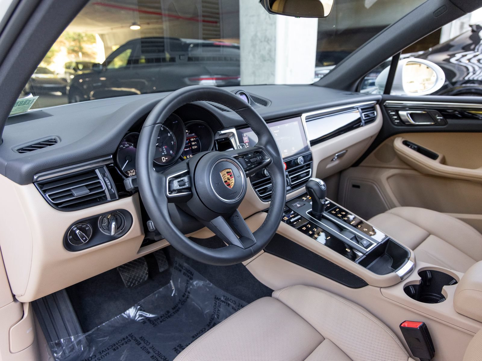 Certified 2026 Porsche Macan AWD/4WD image 4