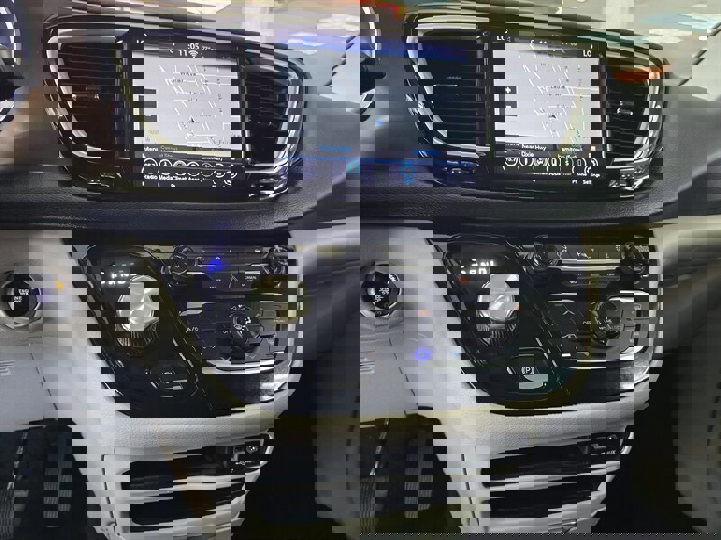 Used 2018 Chrysler Pacifica Touring Plus w/ Tire & Wheel Group image 27