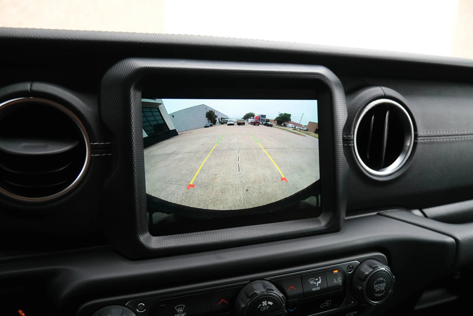 Used 2023 Jeep Wrangler Unlimited Sahara AWD/4WD image 45