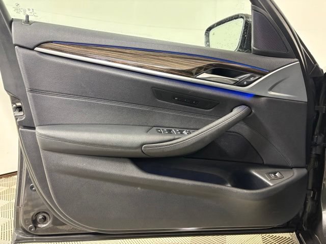 Used 2020 BMW 530i xDrive w/ Premium Package AWD/4WD image 10