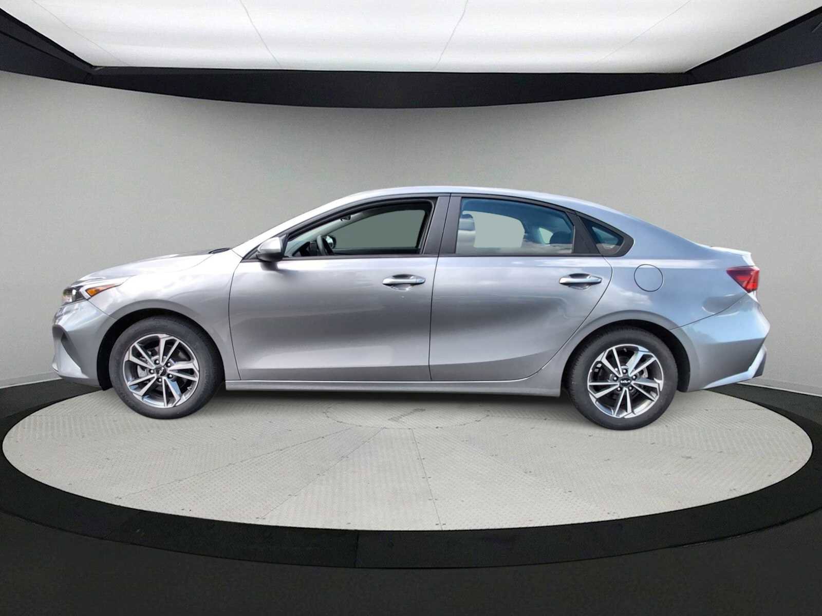 Used 2023 Kia Forte LXS FWD image 5