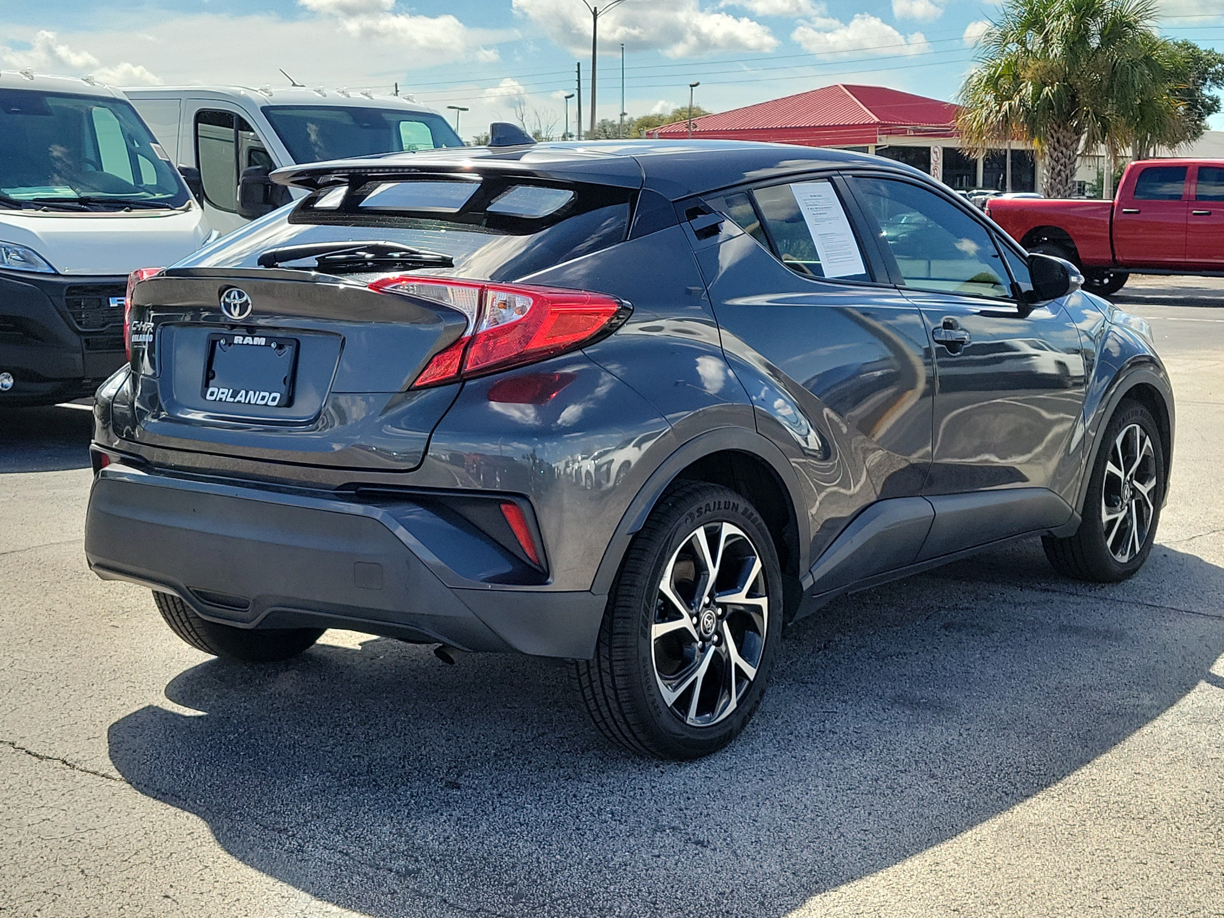Used 2019 Toyota C-HR XLE FWD image 7