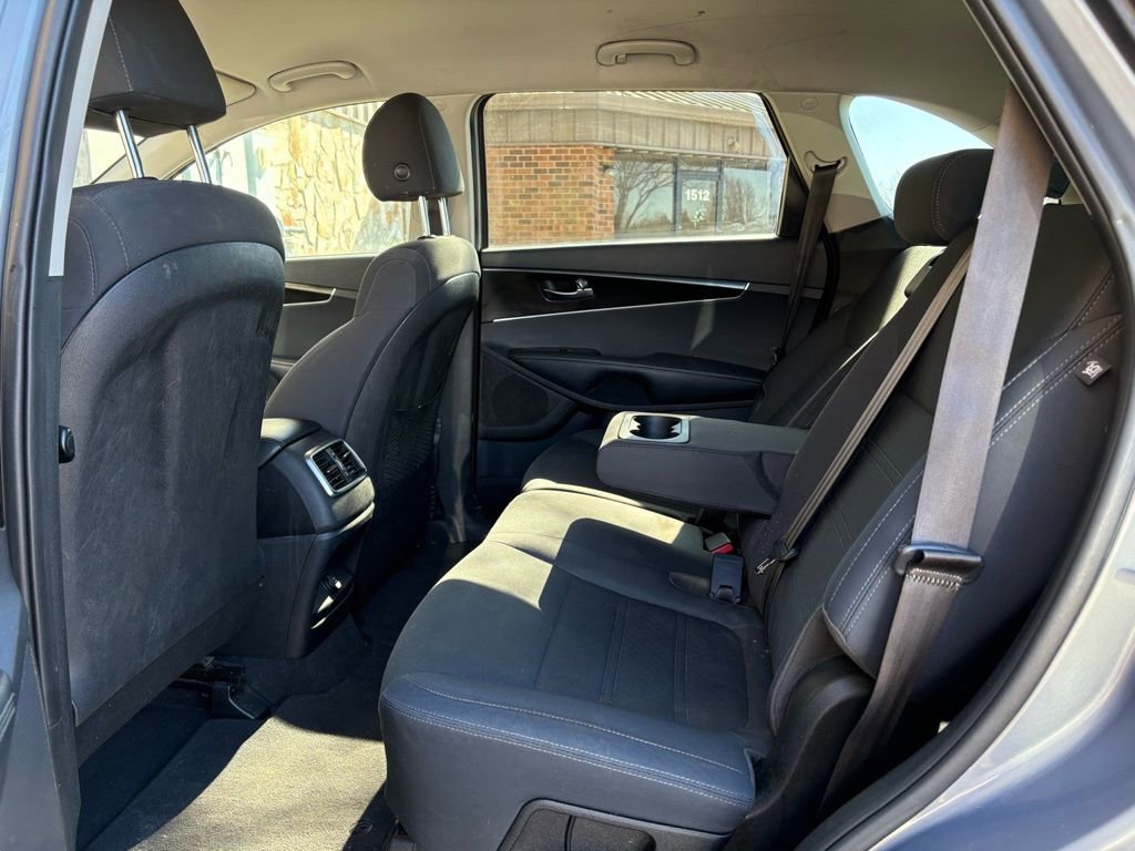 Used 2019 Kia Sorento L FWD image 38