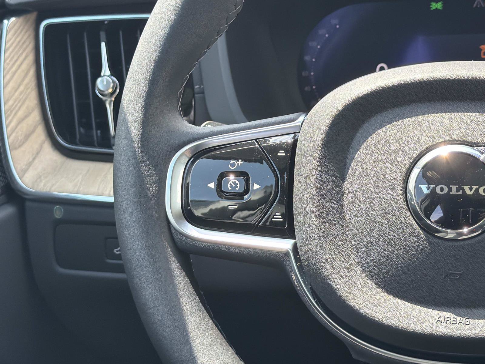 New 2027 Volvo XC60 B5 Ultra AWD/4WD image 8