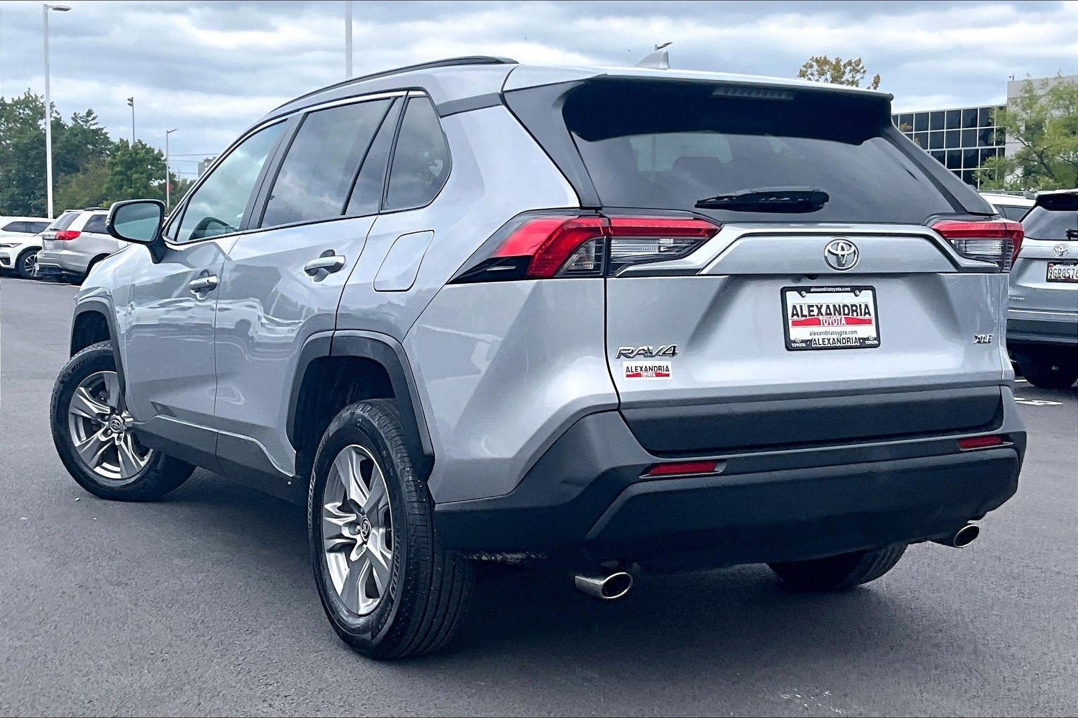 Used 2024 Toyota RAV4 XLE FWD image 11