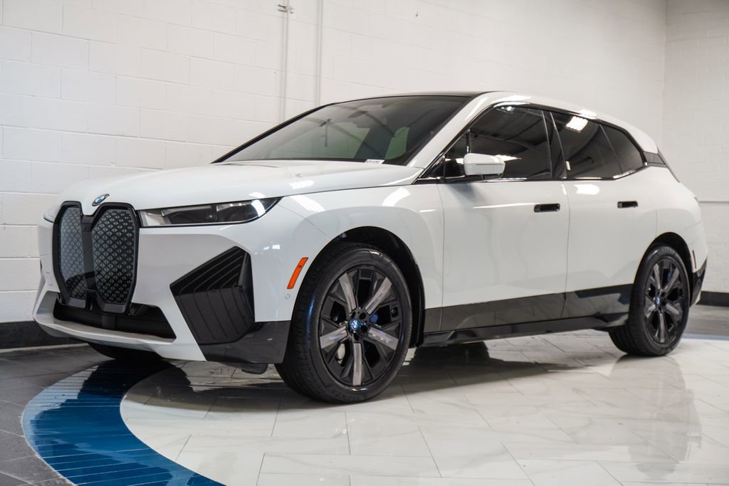 Used 2024 BMW iX xDrive50 w/ Sport Package AWD/4WD image 4