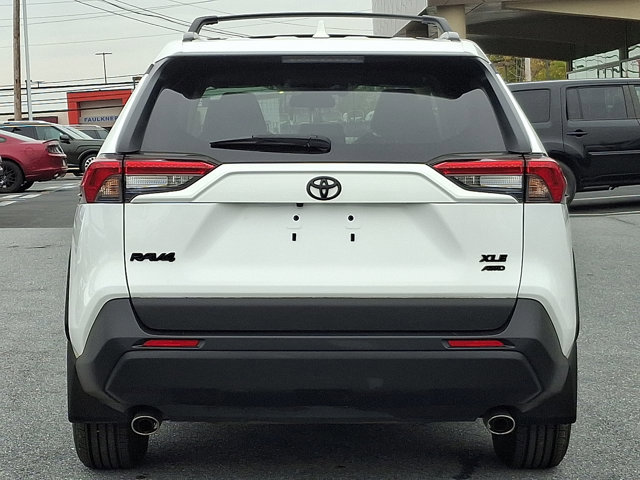Used 2022 Toyota RAV4 XLE image 5