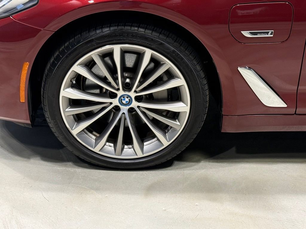 Certified 2023 BMW 530e xDrive w/ Premium Package AWD/4WD image 9