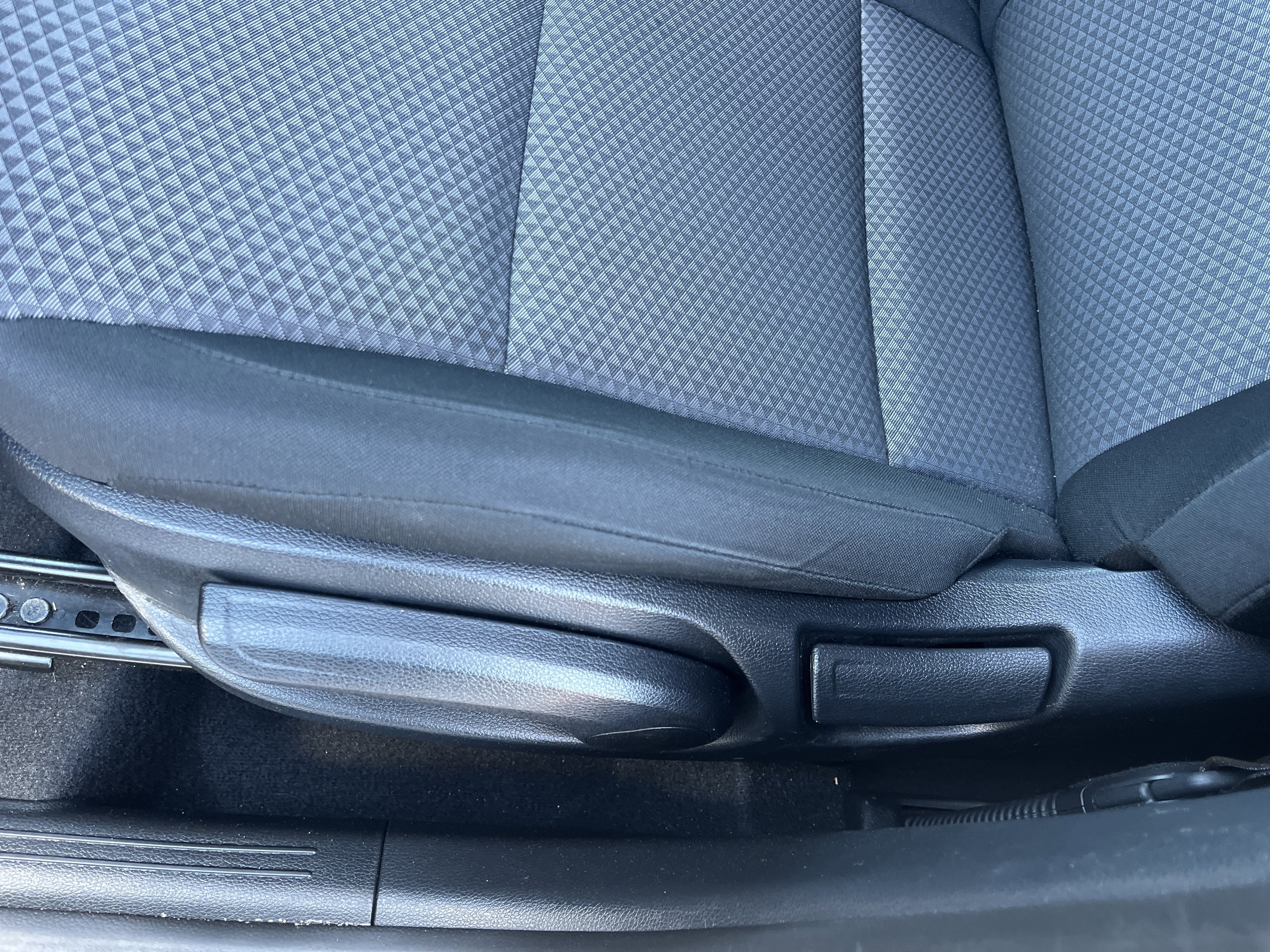 Used 2025 Kia Soul LX w/ LX Technology Package FWD image 14