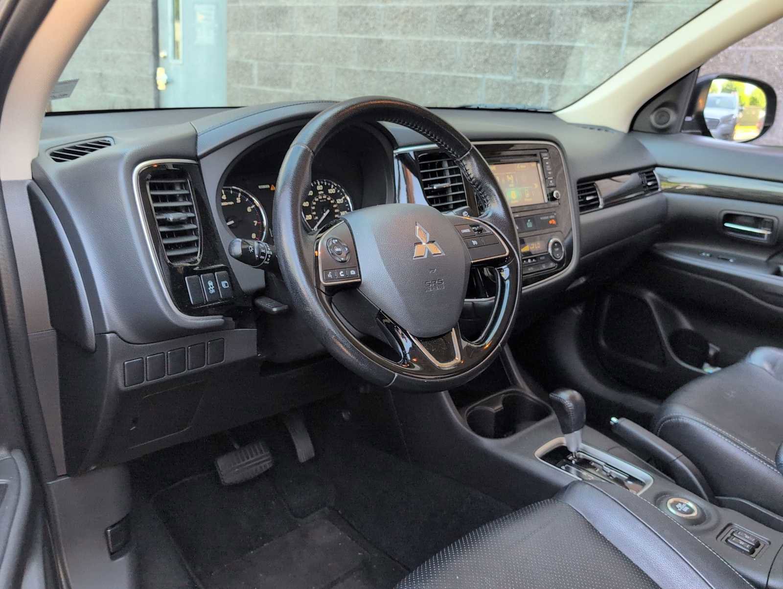 Used 2016 Mitsubishi Outlander SEL AWD/4WD image 10