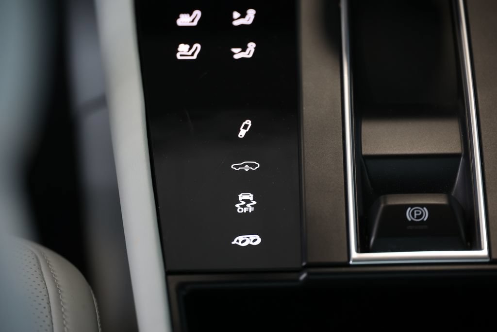 Certified 2025 Porsche Macan GTS AWD/4WD image 62