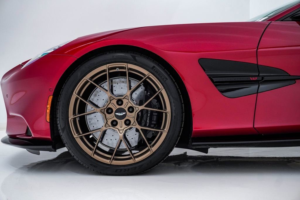 Used 2025 Aston Martin Vanquish RWD image 15