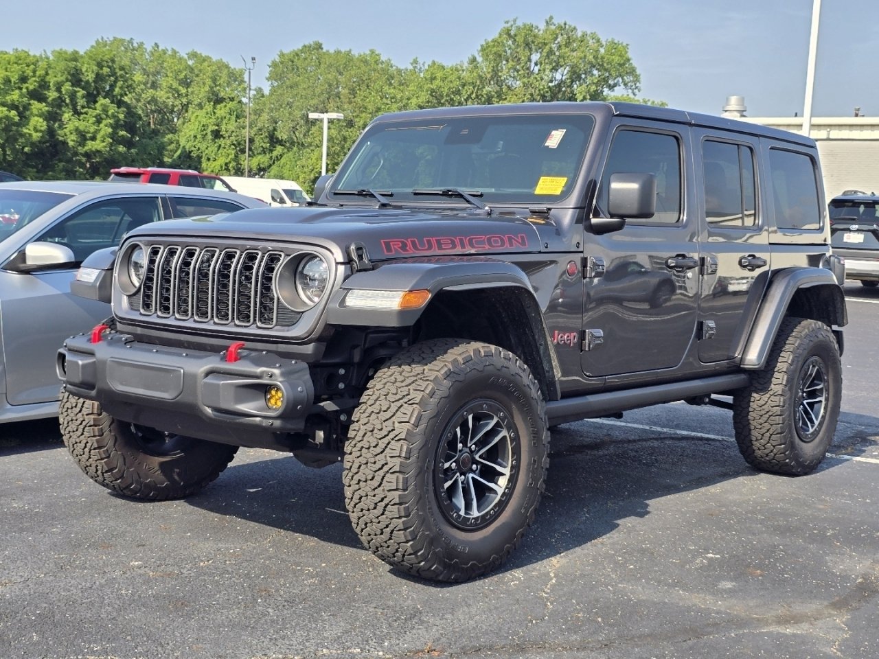 Used 2025 Jeep Wrangler Unlimited Rubicon AWD/4WD image 3