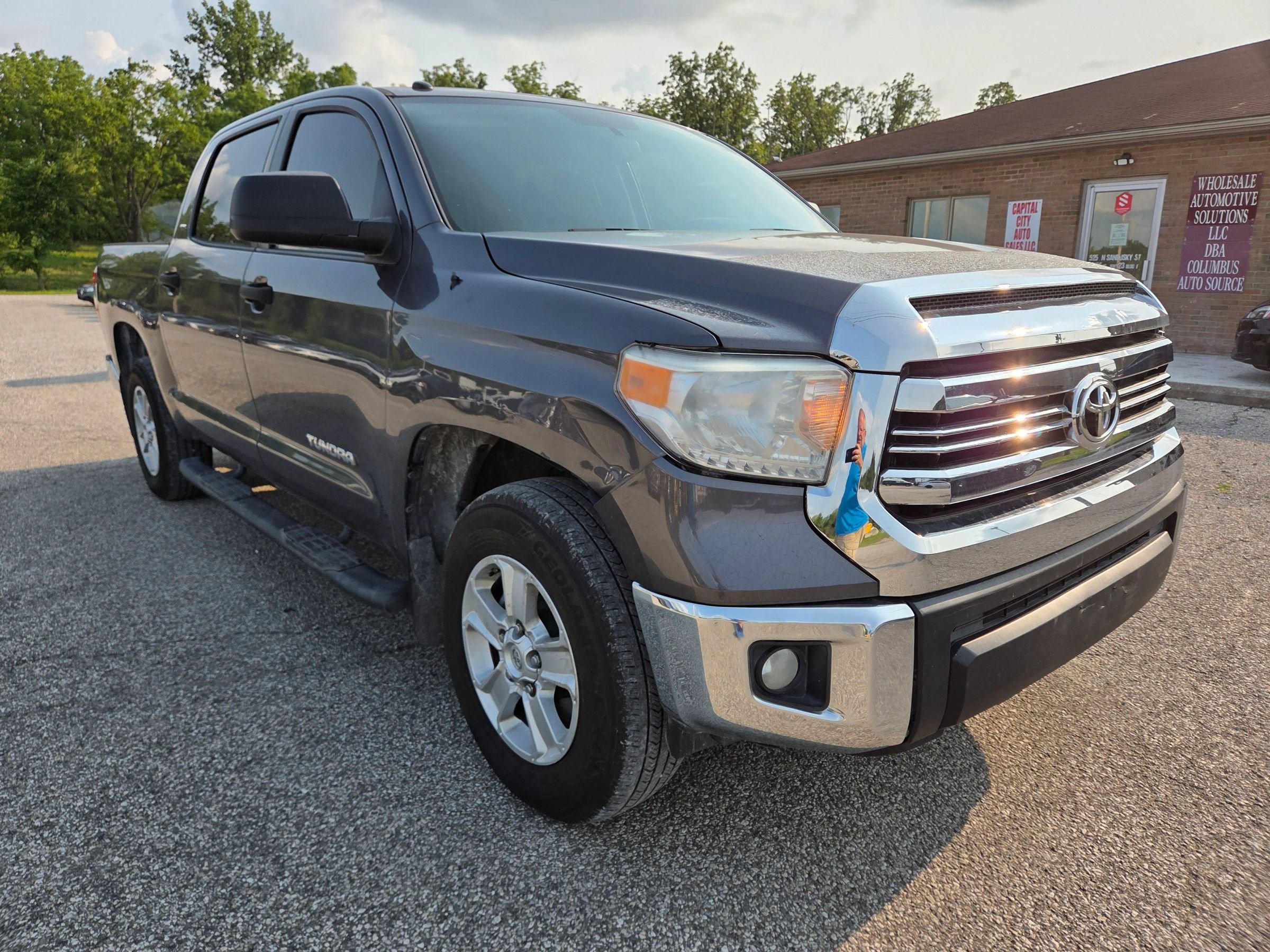 Used 2017 Toyota Tundra SR5 w/ SR5 Upgrade Package RWD image 3