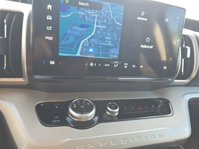 Used 2025 Ford Expedition Active RWD image 13