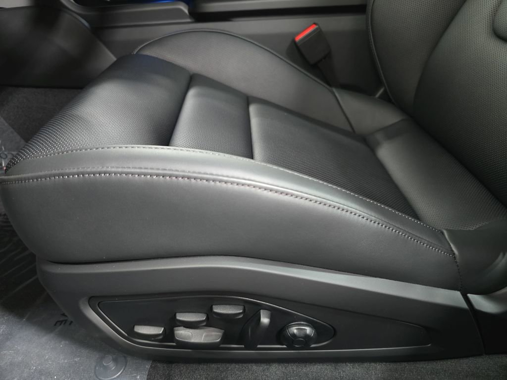 New 2026 Porsche Taycan image 23