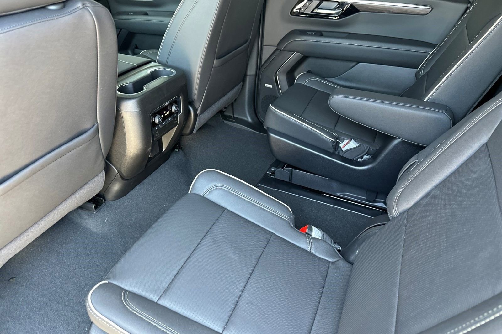 New 2025 Chevrolet Suburban Premier AWD/4WD image 13