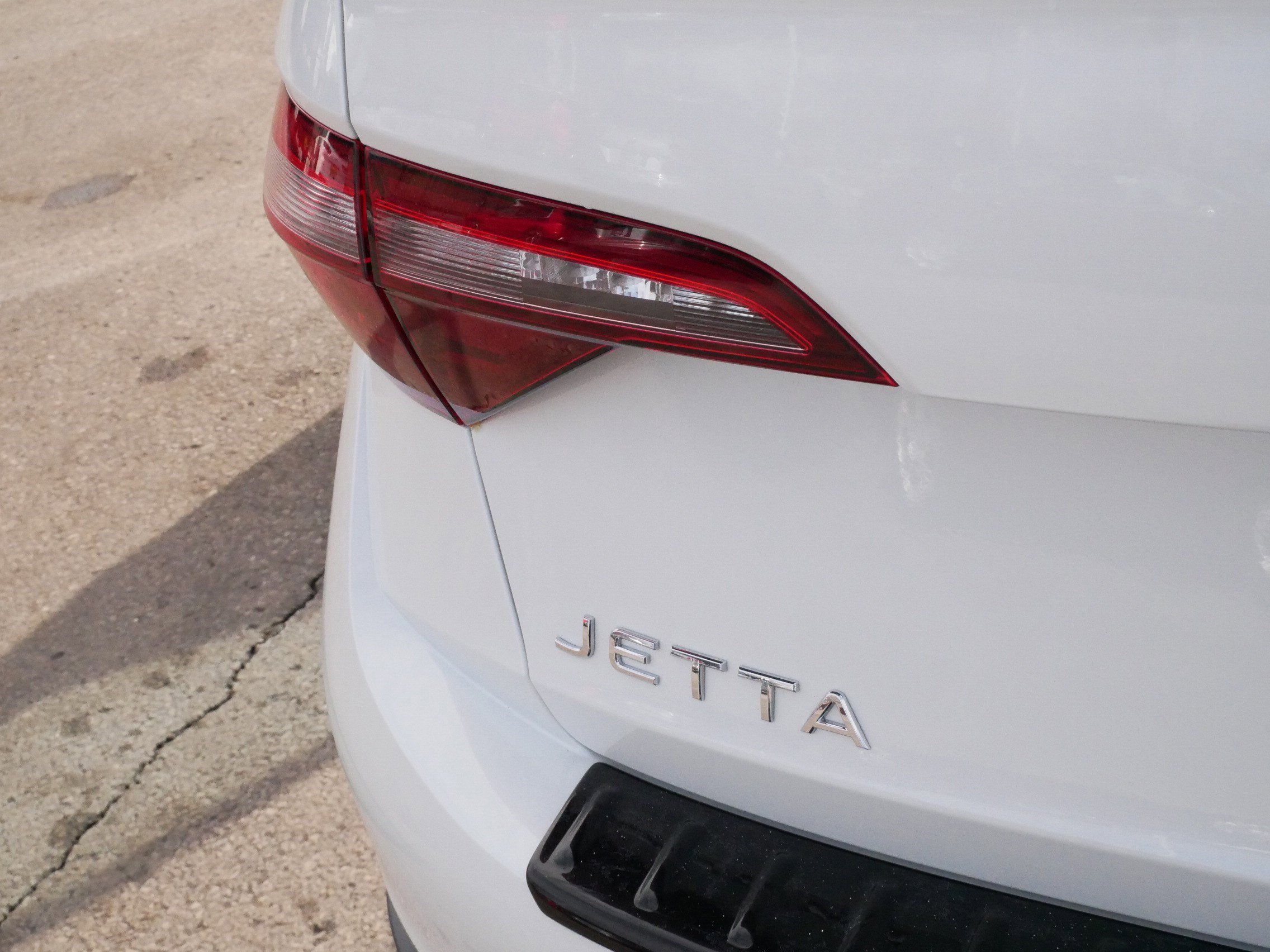 Certified 2022 Volkswagen Jetta SE w/ Panoramic Sunroof Package FWD image 17