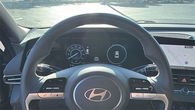 Certified 2025 Hyundai Elantra SEL FWD image 17