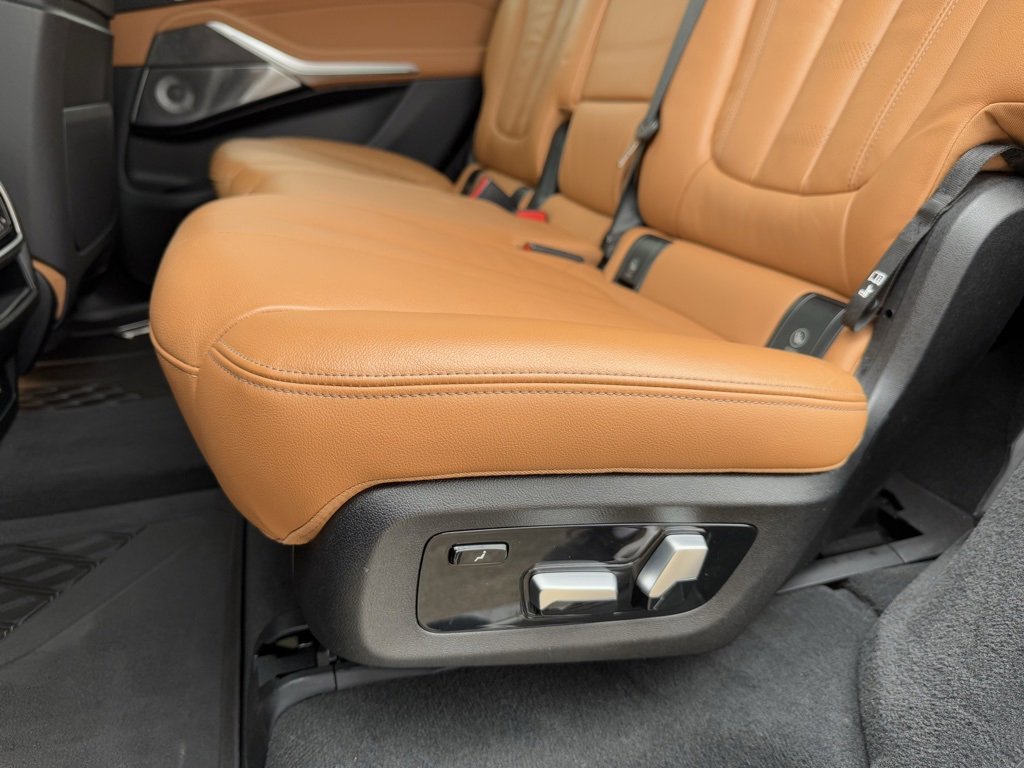 Used 2021 BMW X7 M50i image 40