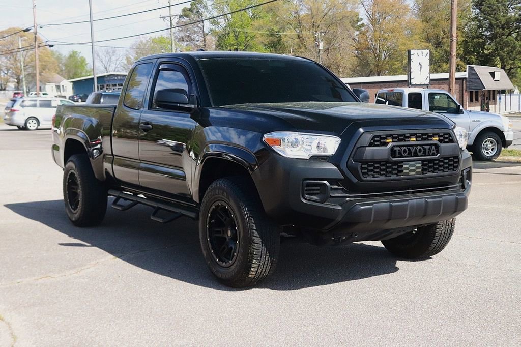 Used 2022 Toyota Tacoma SR image 3