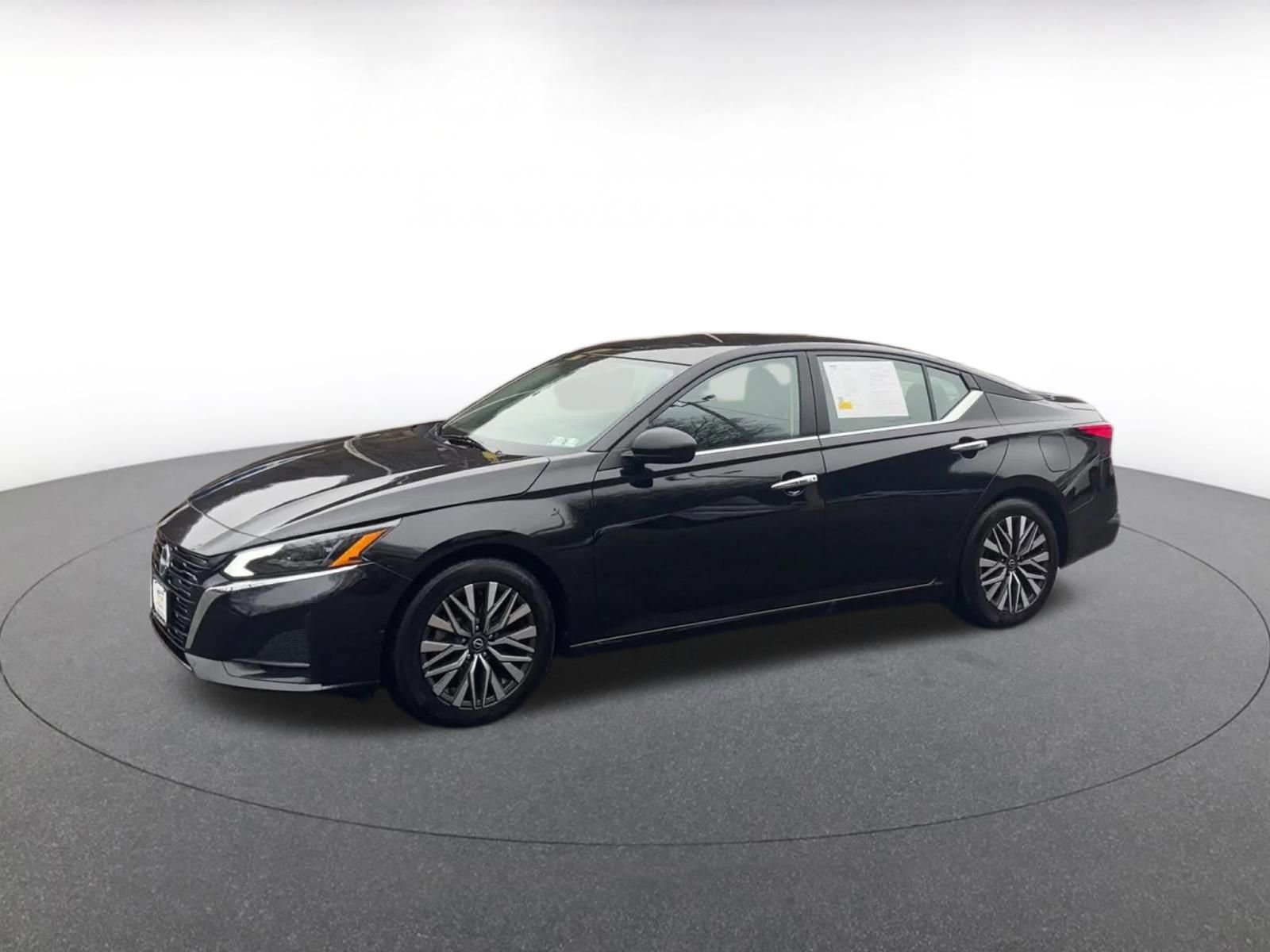 Used 2025 Nissan Altima 2.5 SV FWD image 8