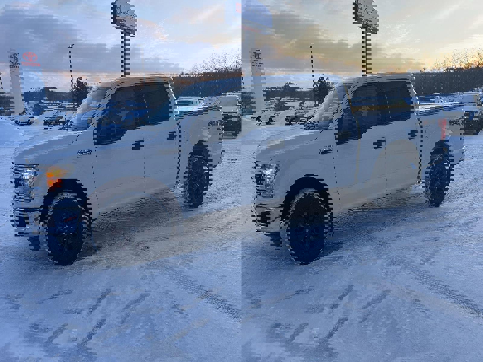 Used 2018 Ford F150 XLT w/ Trailer Tow Package image 8