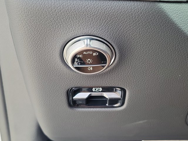Used 2024 Mercedes-Benz GLC 300 4MATIC image 22