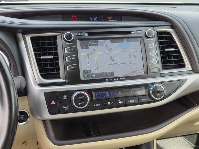 Used 2017 Toyota Highlander XLE AWD/4WD image 9