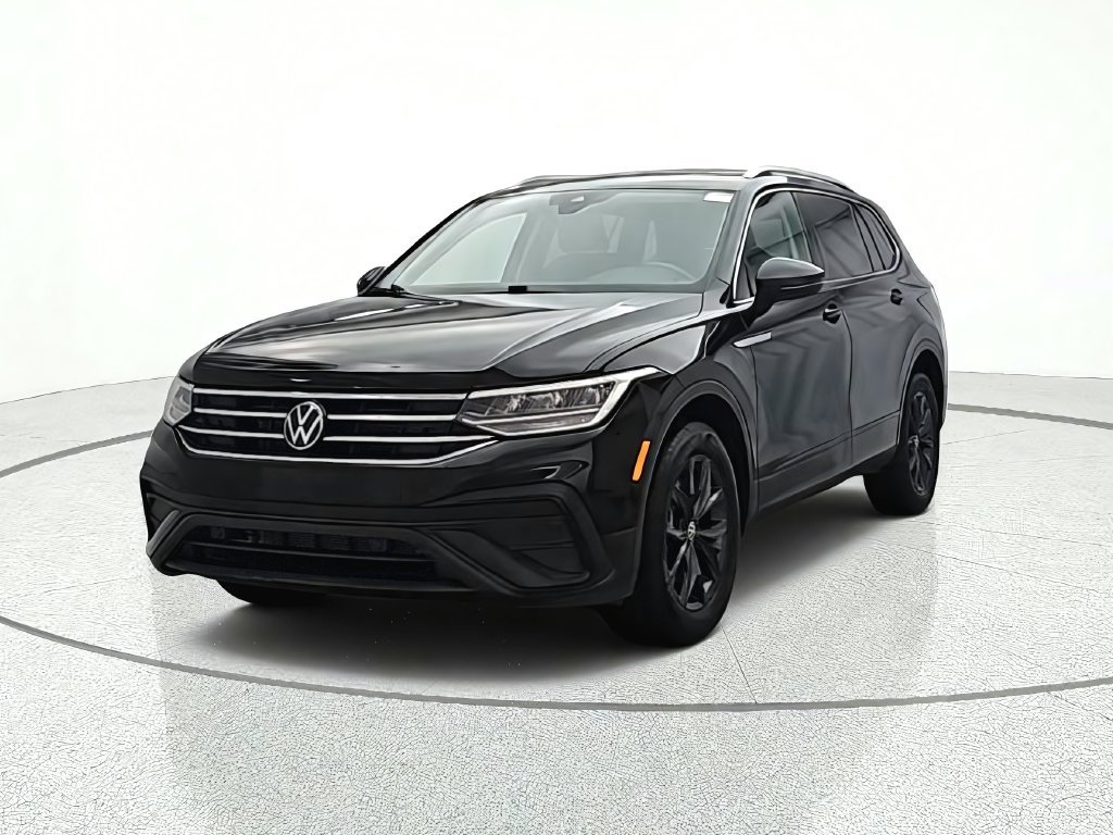 Used 2024 Volkswagen Tiguan SE AWD/4WD image 2