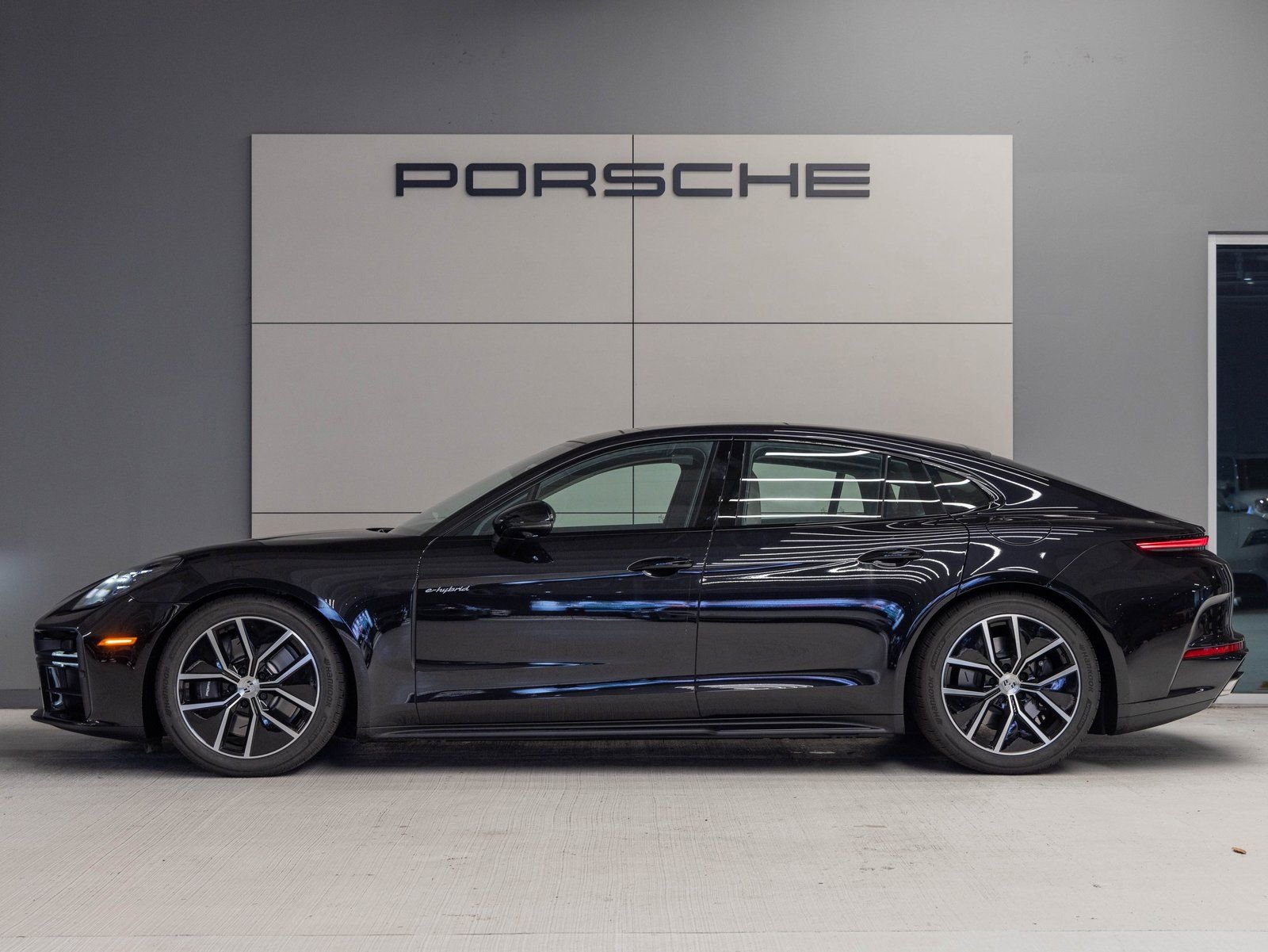 New 2026 Porsche Panamera 4 image 2