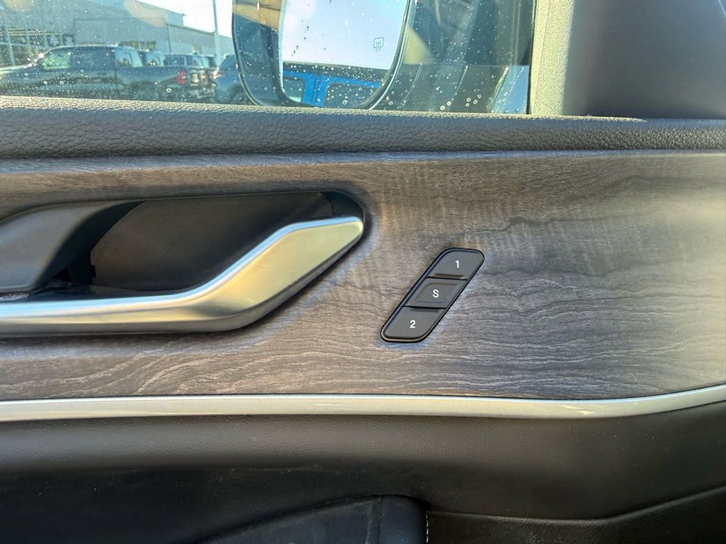 Used 2023 Jeep Grand Cherokee Limited image 52