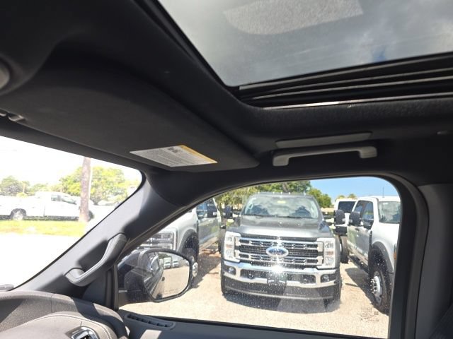 Used 2026 Ford Expedition Platinum w/ Stealth Performance Package AWD/4WD image 17
