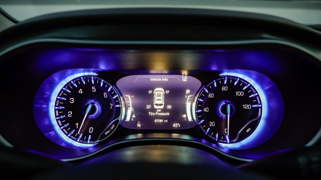 Certified 2024 Chrysler Pacifica Touring-L image 28