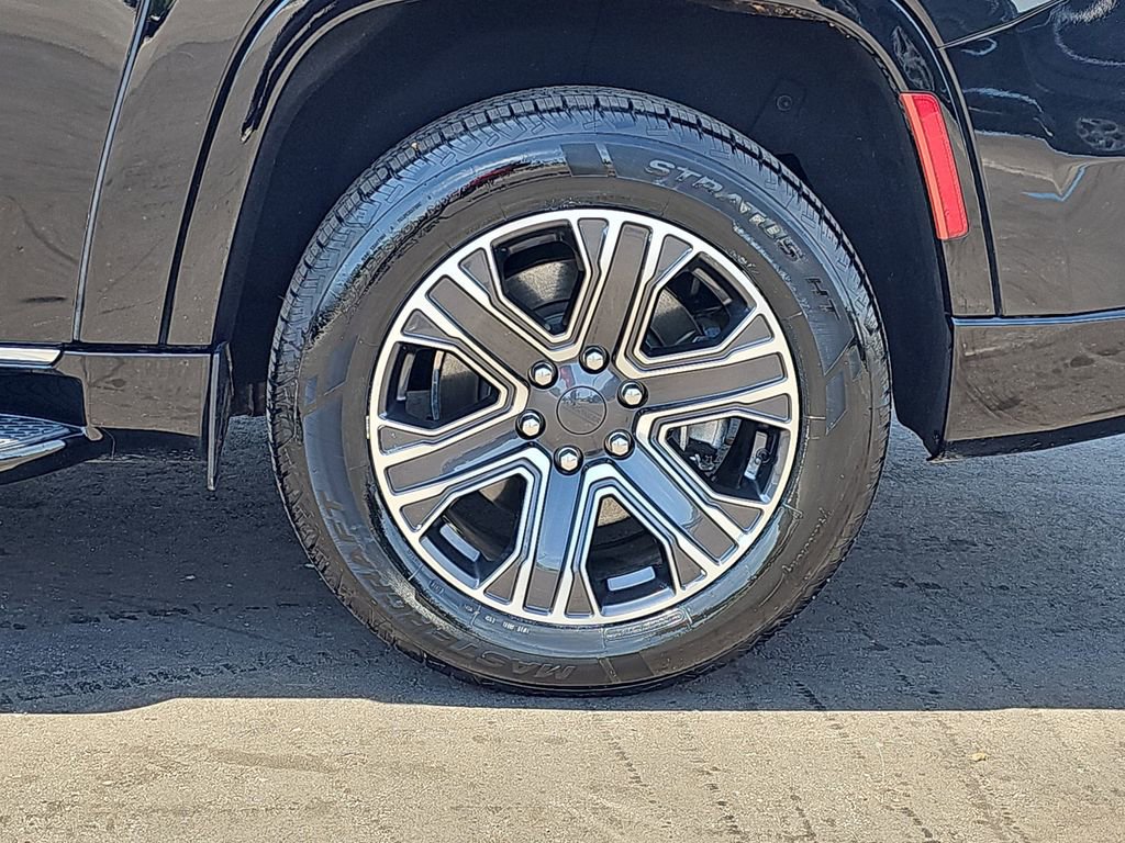 Used 2024 Jeep Wagoneer L Series II w/ Flexible Seating Group image 37