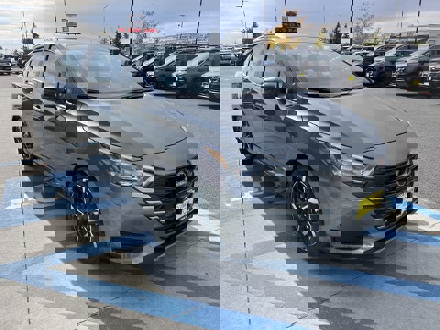 New 2025 Nissan Versa SR w/ Trunk Package image 3