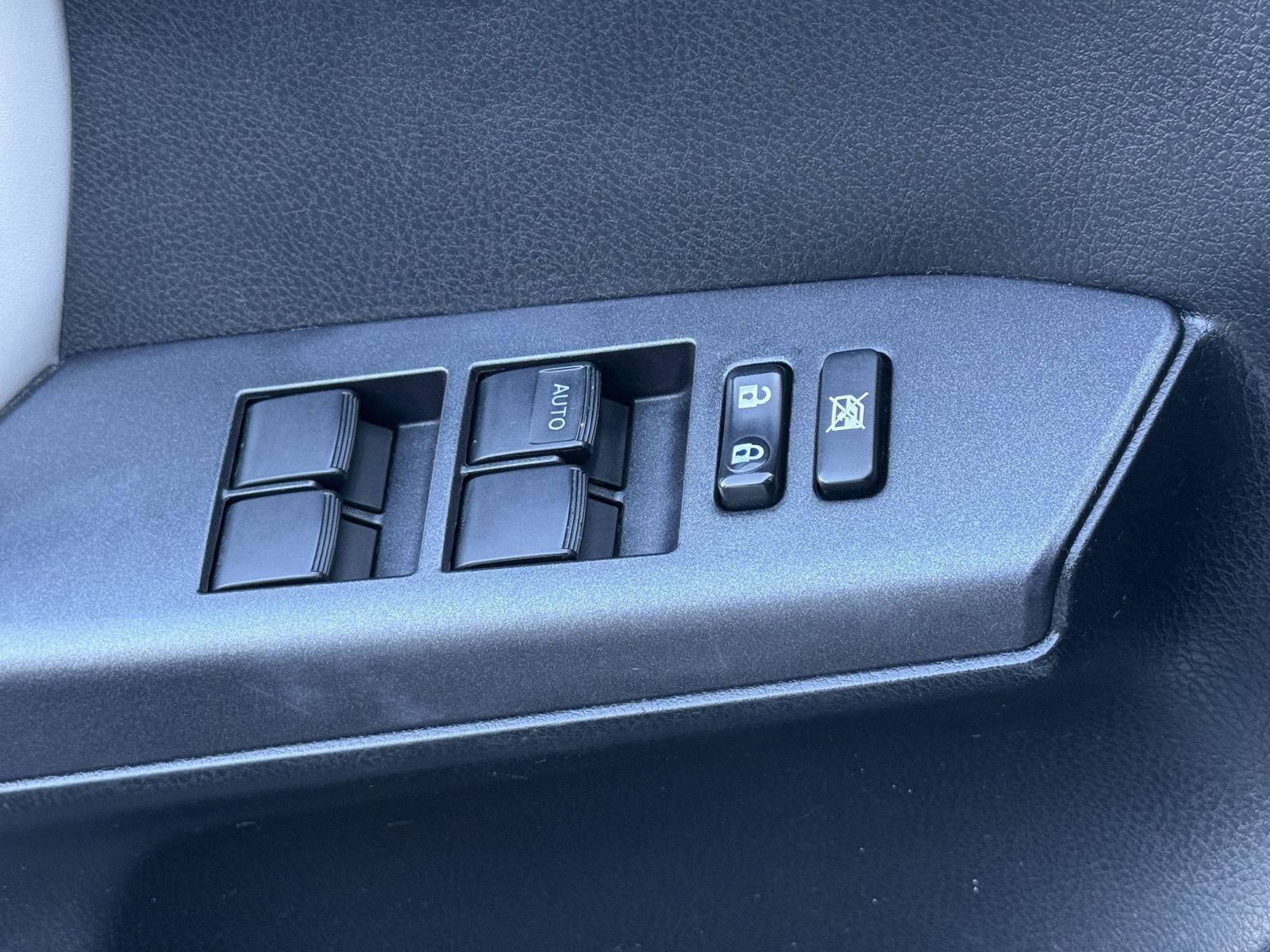 Used 2018 Toyota RAV4 LE image 17