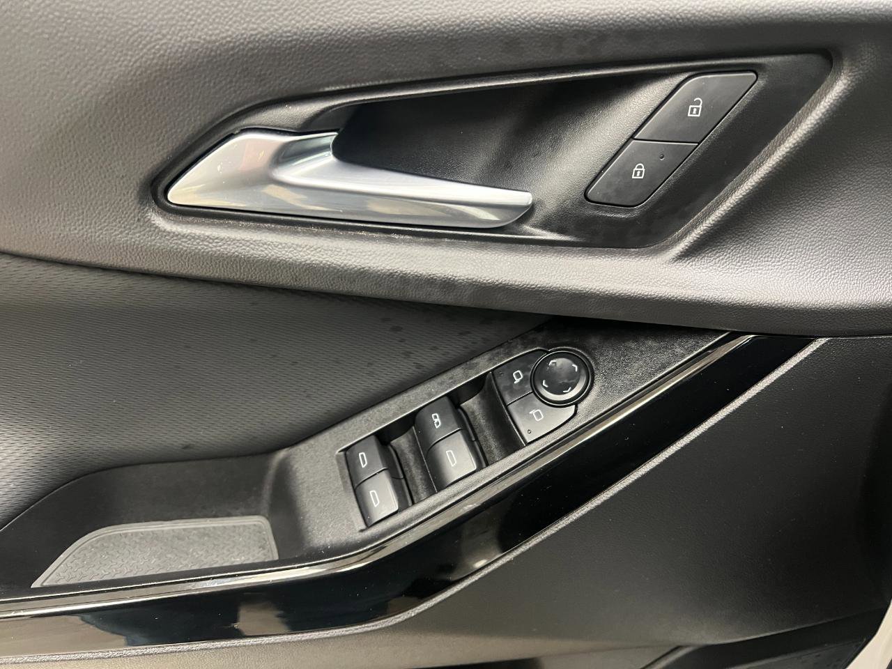 Used 2025 Chevrolet Equinox LT image 31