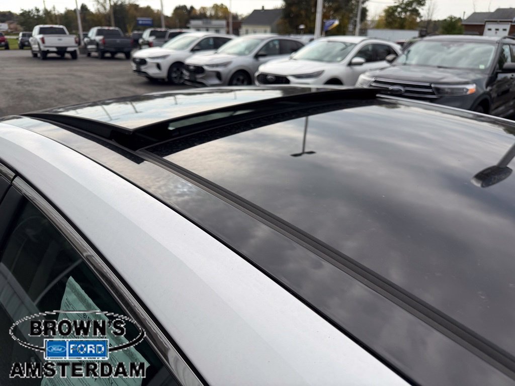 Used 2023 Hyundai Sonata SEL w/ Convenience Package FWD image 9