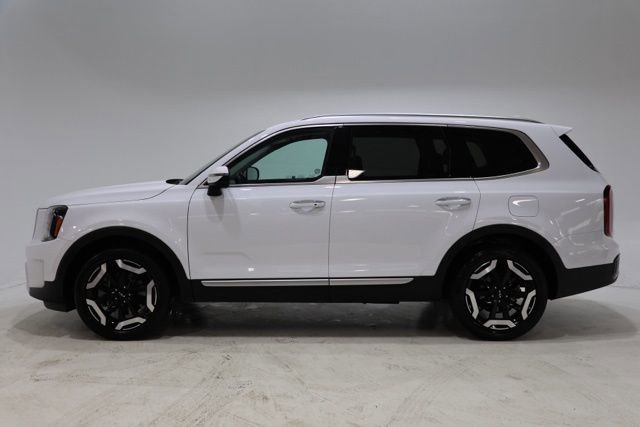Used 2025 Kia Telluride S FWD image 4