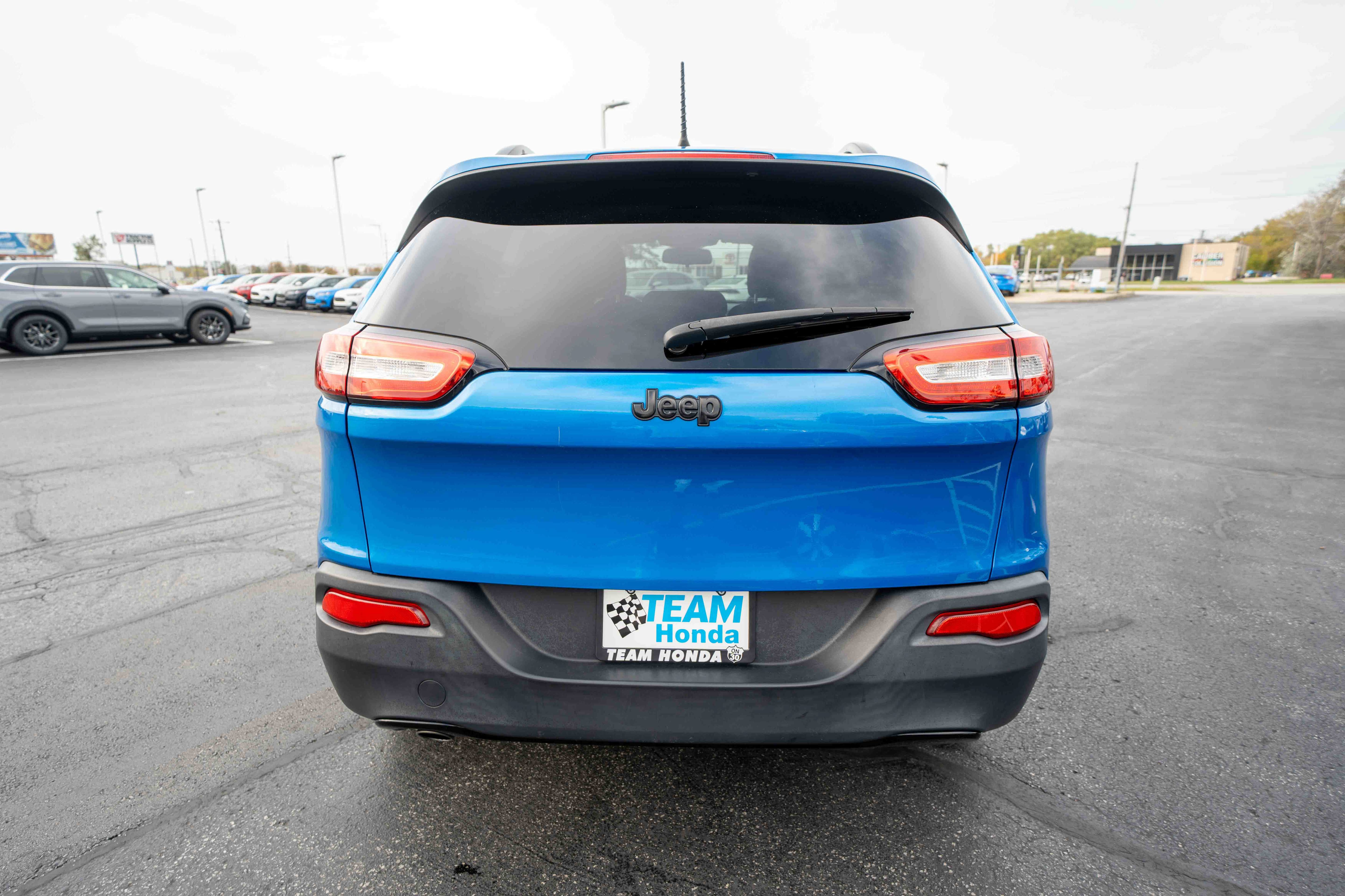 Used 2017 Jeep Cherokee Sport w/ Cold Weather Group FWD image 5