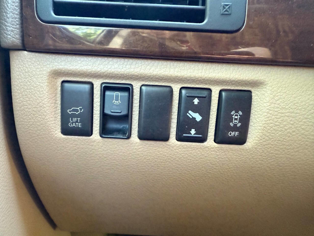Used 2011 Nissan Armada Platinum AWD/4WD image 28