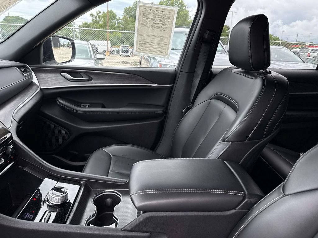 Used 2025 Jeep Grand Cherokee L Limited AWD/4WD image 21