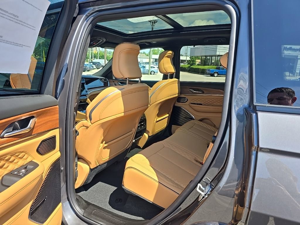 New 2026 Jeep Grand Cherokee Summit AWD/4WD image 22