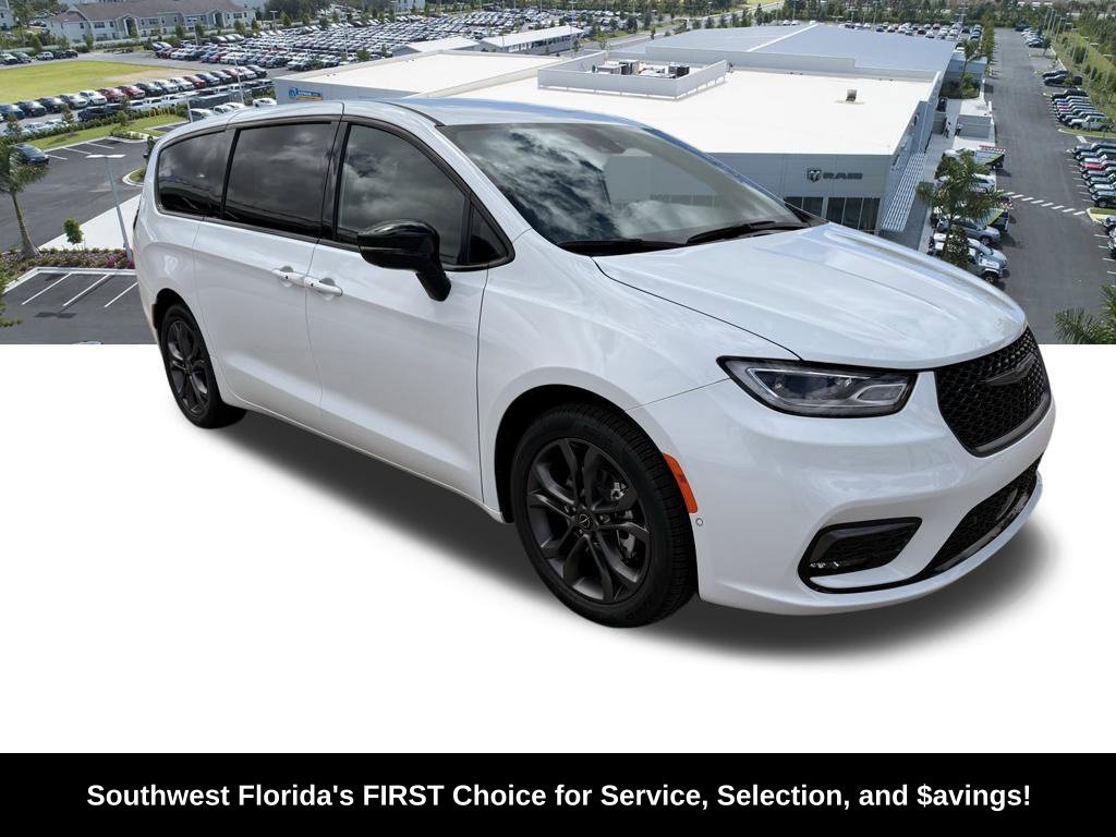New 2026 Chrysler Pacifica Select FWD image 2